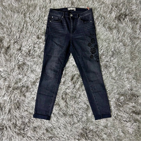 Garage faded black jeans, embroidered floral design size 9 - Picture 1 of 7